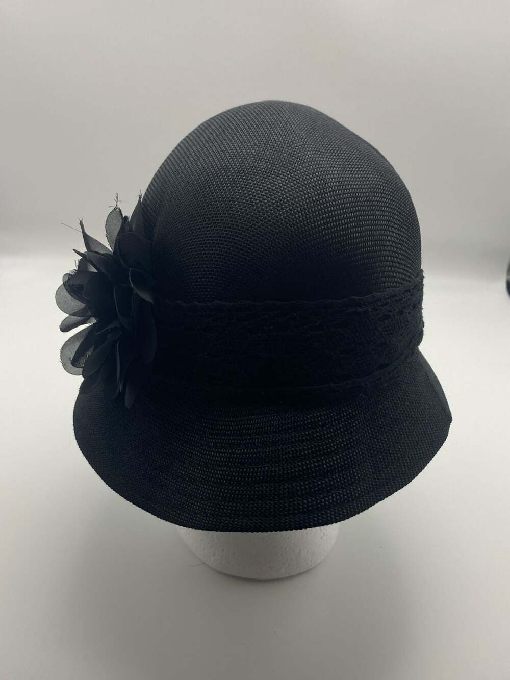 Epoch Women's Gatsby Linen Cloche Hat with Lace Band and Flower - Black
